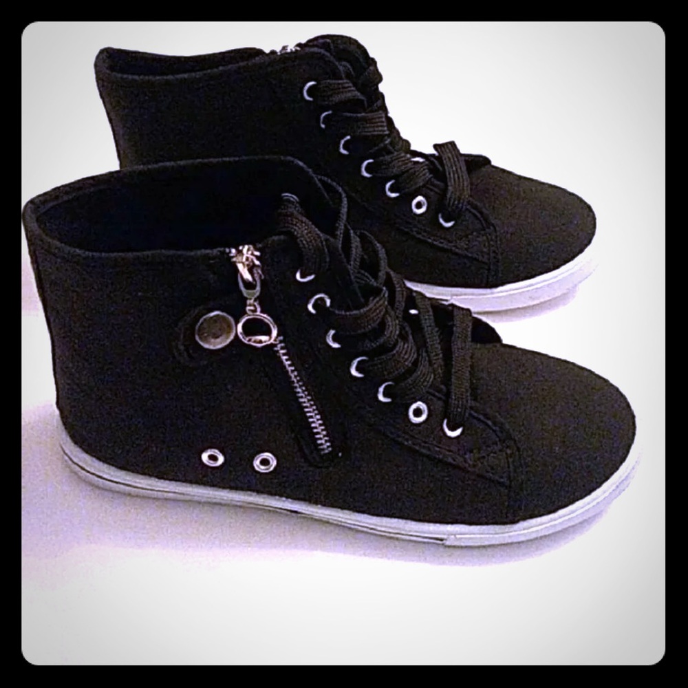Fashionable High Top Black Sneakers